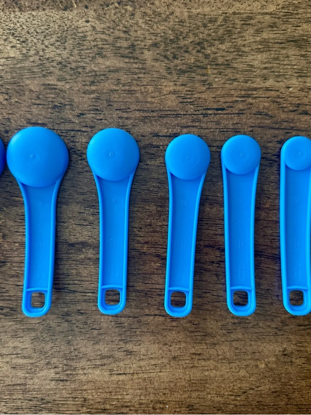 Tupperware Storage Container + Nesting/Stacking Measuring Cups & Spoons (Blue) - Picture 5 of 9